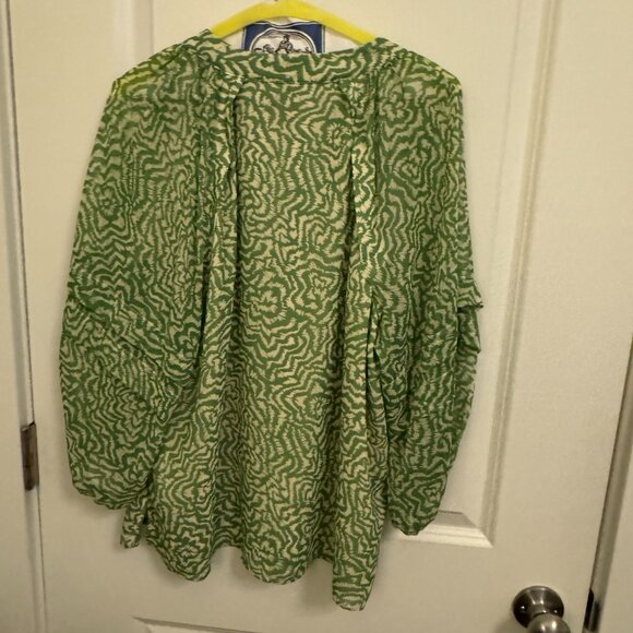 Vince Camuto Abstract Floral Top (Size: M; Color: Green) - Picture 4 of 7